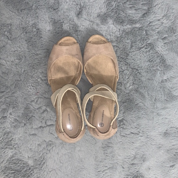 DONATED Suede Open Toe Wedges - Picture 3 of 6